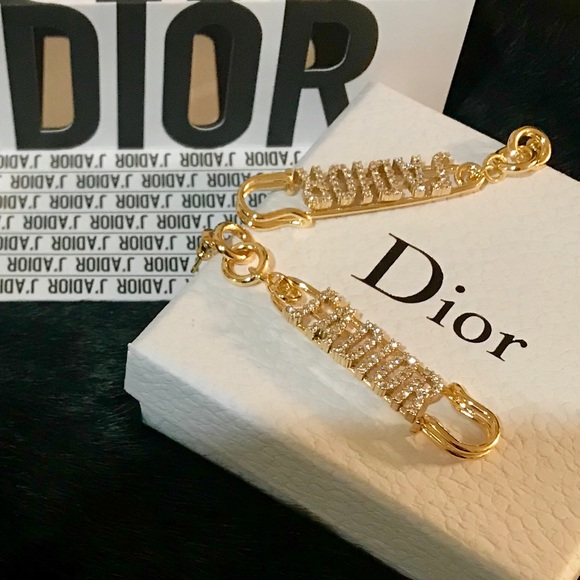 J’Adior Namesake Strauss & Gold - Picture 12 of 15